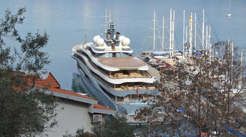 Jeff Bezos'un süper yatı 'Flying Fox' Fethiye'ye demir attı