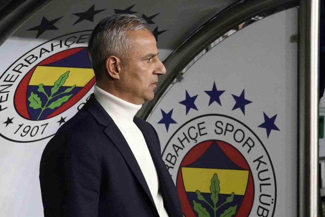 Fenerbah&ccedil;e 12. dakikada geriye d&uuml;ş&uuml;nce taraftar sosyal medyayı ayağa kaldırdı! "Yeter artık, bıktık"