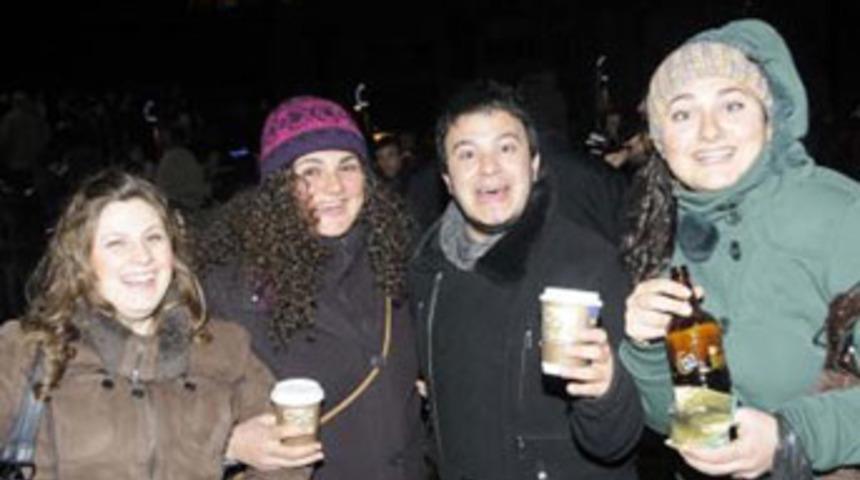 Kadehler i&ccedil;ki yasağı i&ccedil;in kalktı