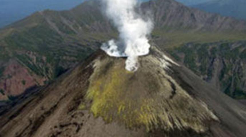 Rusya'da Karimski volkanı patladı