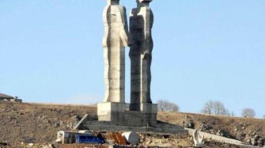 O heykele yıkım kararı