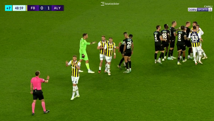 Kadıköy'de devre arası ortalık karıştı! Soyunma odası koridorlarında iki takım arasında tartışma çıktı... Bonucci'den olay hareket G3