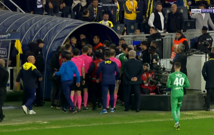 Kadıköy'de devre arası ortalık karıştı! Soyunma odası koridorlarında iki takım arasında tartışma çıktı... Bonucci'den olay hareket G5