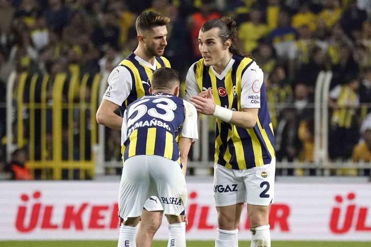 Fenerbahçe öne geçse de üstünlüğünü koruyamadı! Sarı-Lacivertliler Alanyaspor ile 2-2 berabere kaldı, liderliği Galatasaray'a kaptırdı 18413680-728xauto