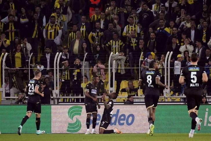 Rıdvan Dilmen'den Fenerbahçe'nin Alanyaspor karşısındaki performansı için olay yaratacak sözler! İsmail Kartal'a demediğini bırakmadı: Kararlarının anlayamadım G2