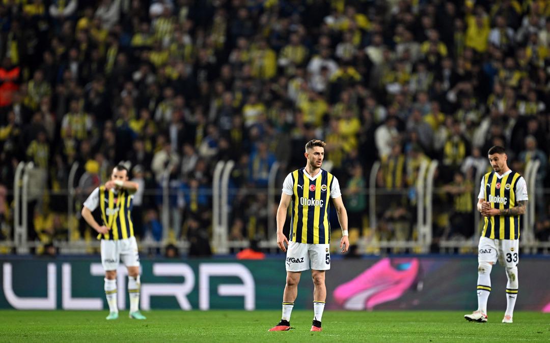 Galatasaray'ın 3 puanla kapattığı haftada Fenerbah&ccedil;e kazanamadı, puan tablosunda 14 hafta sonra bir ilk yaşandı!