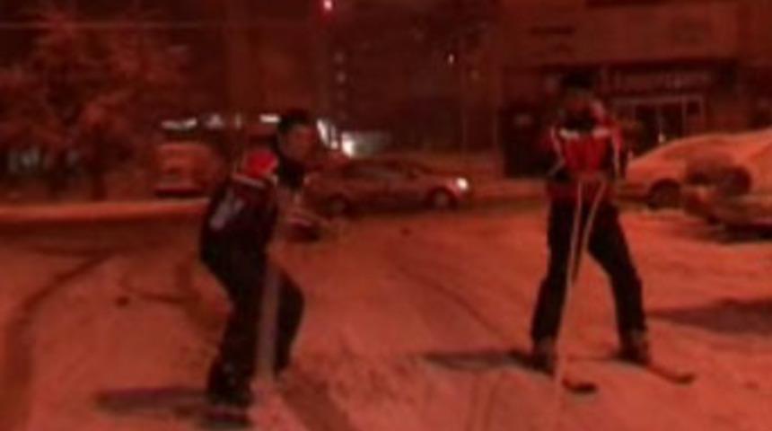 Kayserili gen&ccedil;ler'den sokak kayağı