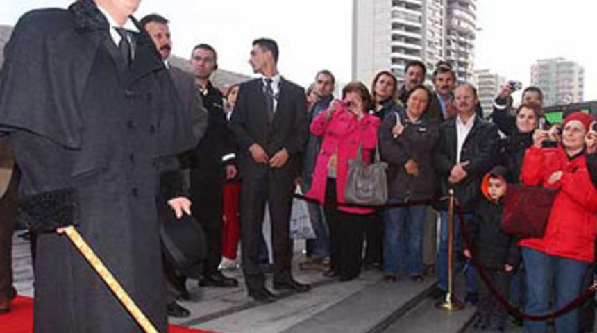 Atat&uuml;rk'e hakaret!