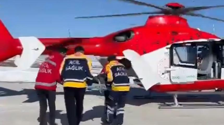 Van’da göğüs ağrısı olan hasta için helikopter havalandı