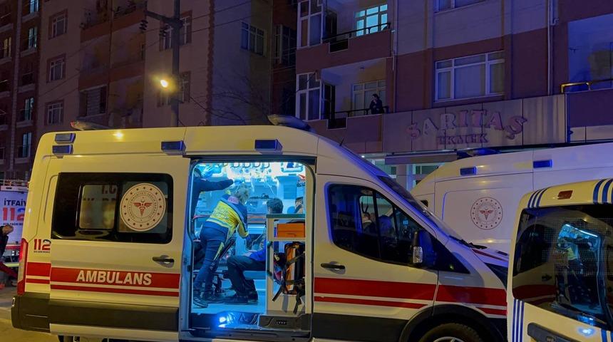 Kocaeli'de apartmanda çıkan yangında 7 kişi dumandan etkilendi