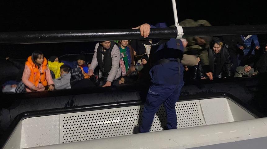 İzmir açıklarında 44 düzensiz göçmen kurtarıldı