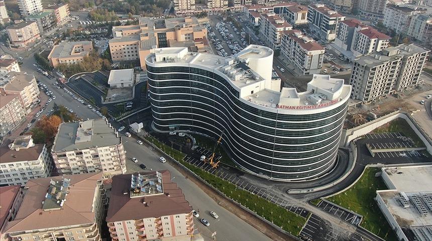 Batman’da hastanenin 5. katından atlayan şahıs hayatını kaybetti