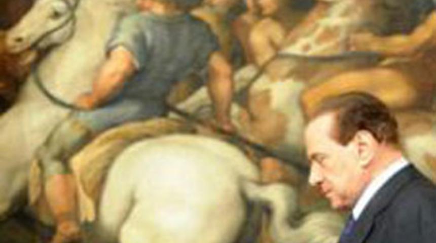 Berlusconi heykele penis ekletti