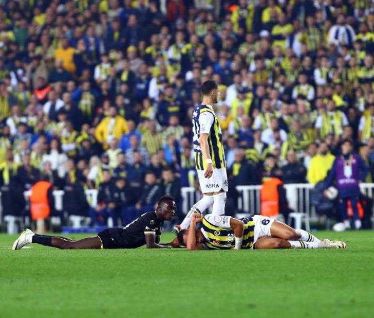 Fenerbahçe maçındaki pozisyon olay oldu, yerden yere vurdular! Erman Toroğlu "Taksim'de sırtımda taşırım" dedi, Batuhan Karadeniz isyan etti: "Ezel'in kör annesi gelse..." G1