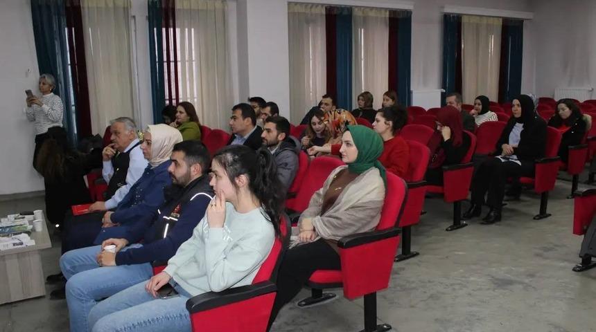 Bayburt’ta ’En İyi Narkotik Polisi: Anne’ ve tütün bağımlılığı konularında eğitim verildi