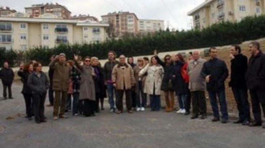 L&uuml;ks site sakinlerinin mezarlık n&ouml;beti