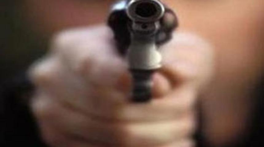 Aile kavgasında silahlar konuştu!