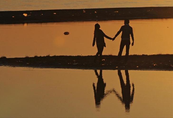 'Senden hoşlanıyorsa bunu yapar' Bir erkeğin bir kadınla ilgileniyorsa yapacağı 3 şeyi açıkladı G4