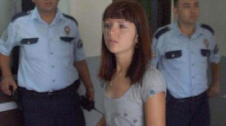 &Ccedil;ırıl&ccedil;ıplak polise sığındı