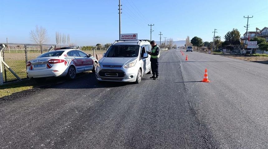 Balıkesir’de jandarma aranan 61 şahsı yakaladı