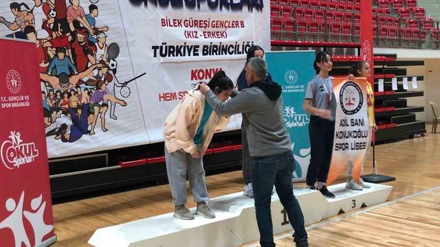 Bilek güreşi şampiyonasında Türkiye ikincisi oldu