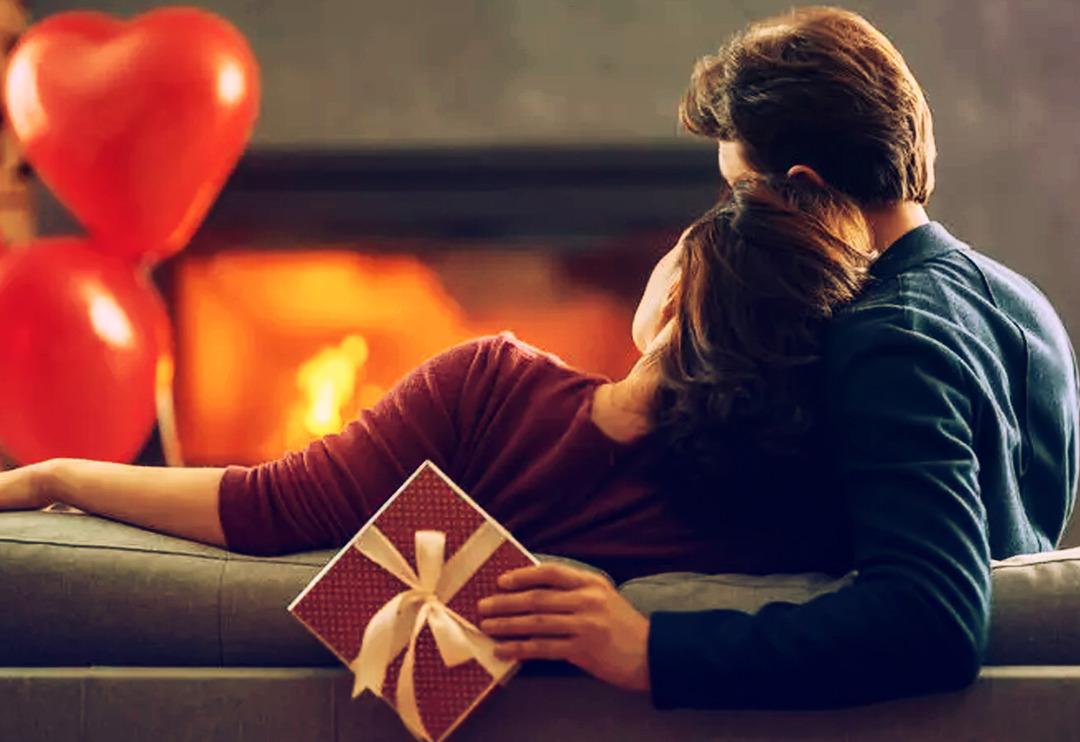 Sevgilisine hediye alacaklar kara kara d&uuml;ş&uuml;n&uuml;yor! Sevgililer G&uuml;n&uuml; gelinceye kadar zam yağdı: En ucuz g&uuml;l fiyatı dudak u&ccedil;uklatıyor