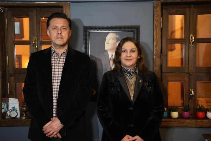 Yılmaz Büyükerşen'den Osmanlı padişahları için olay sözler! 'Beyaz tenli karı almak için sefer yaptılar' dedi, AK Partili Hatipoğlu'ndan yanıt geldi: "Terbiyesizlik" G4