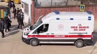 Okulda dehşet! Dışarı çıkmasını isteyen nöbetçi öğretmeni bıçakladı