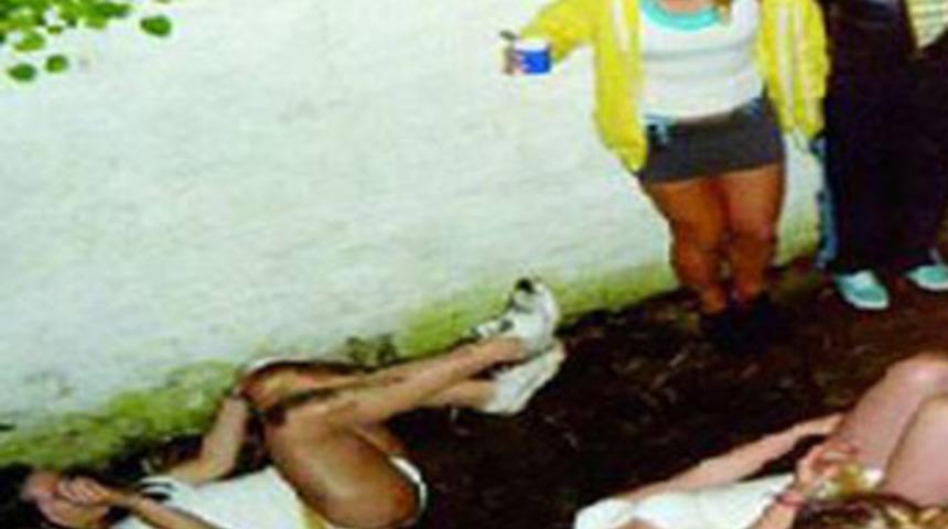Oxford'dan skandal fotoğraflar