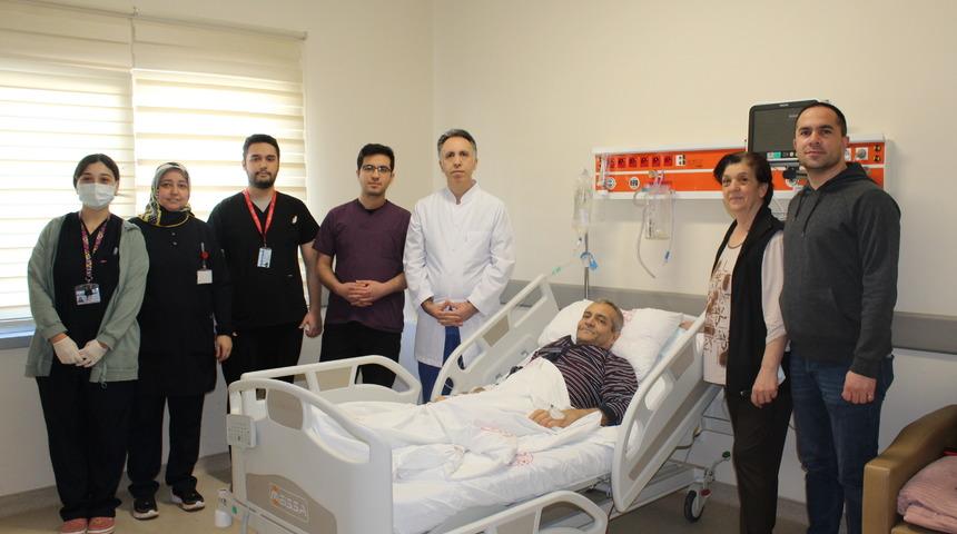 Sakarya'da "at nalı böbreği"ne sahip hasta, ameliyatla 15 santimlik urdan kurtuldu