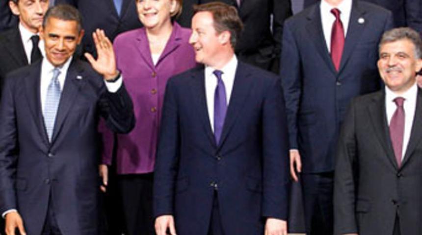 Sarkozy'yi &ccedil;ıldırtan poz