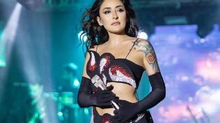 Melek Mosso'nun Maldivler pozu sosyal medyayı salladı! Sarı bikinisiyle dans etti!