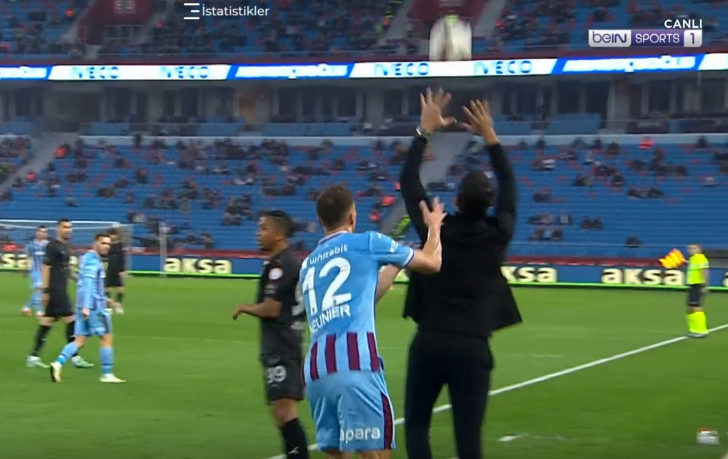 Volkan Demirel'den çıplak elle harika kurtarış! Spiker bile şaştı kaldı "Eldivene ihtiyacı yok" G2