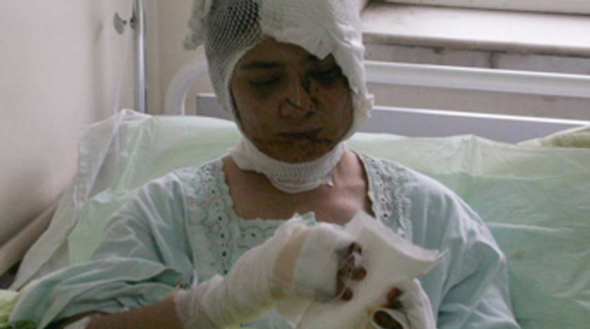 Kolyedeki 'Y' harfine 20 bıçak