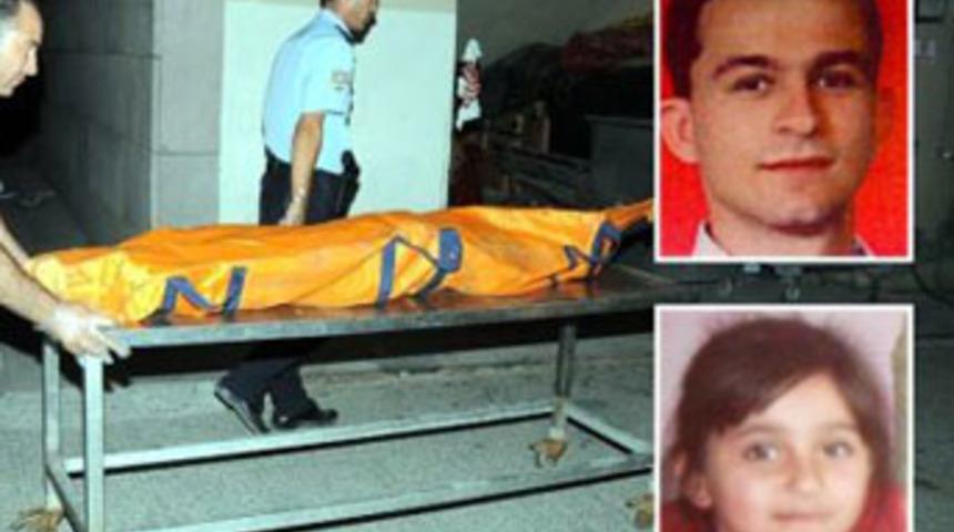 6 yerinden bı&ccedil;aklayıp boğazını kesti