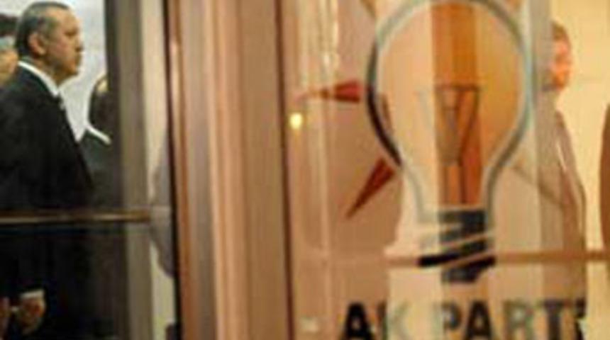 Flaş...AK Parti'de istifa depremi