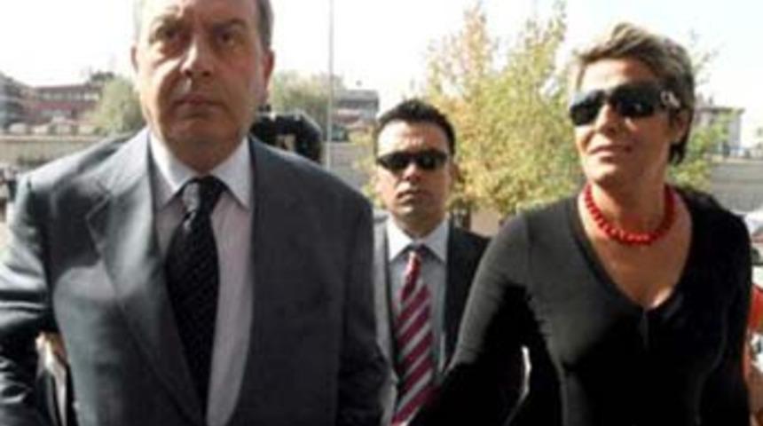 Her taşın altından o polis çıkıyor