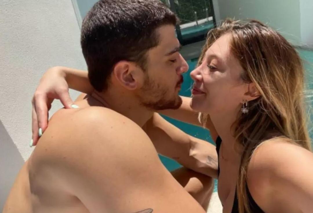 Yasmin Erbil sevgilisi Survivor Poyraz'ı &ouml;zledi! Aşk pozlarıyla Sevgililer G&uuml;n&uuml; g&ouml;ndermesi