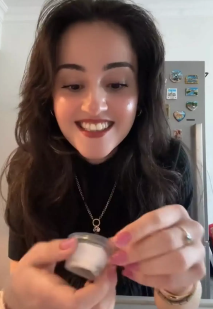 Sosyal medyada fenomeninin tepki çeken yöntemi! Ölen evcil balığını atmaya kıyamadı... Buzdolabına koyarak dondurdu G5