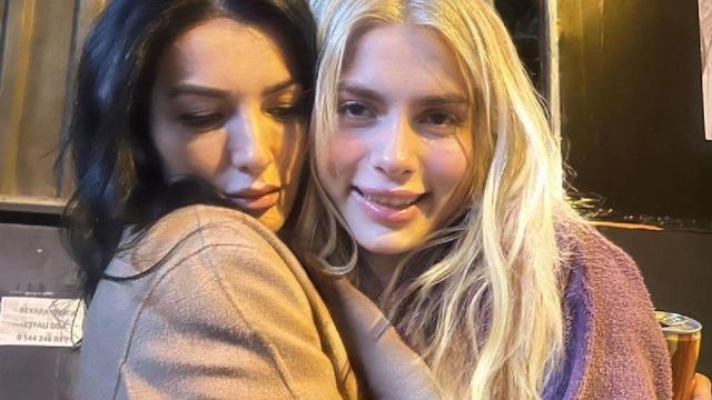 Aleyna Tilki'nin annesi Havva Öztel tarzıyla hayranlarını mest etti