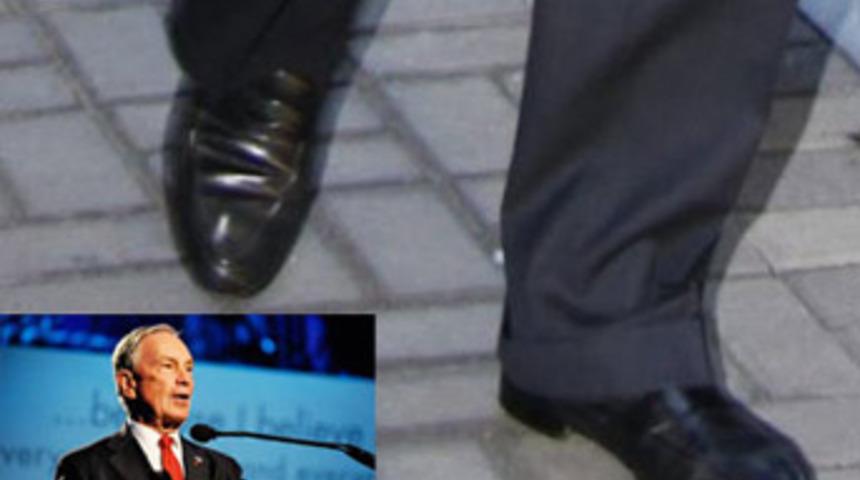 Milyar dolarları var, ayakkabısı yok!