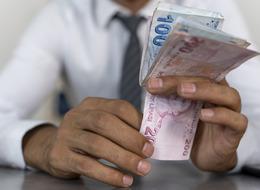 Memur maaşı yoksulluk sınırına yetmedi! Rakam 73 bin lirayı da aştı: Yüzde 80'i kiraya gidiyor