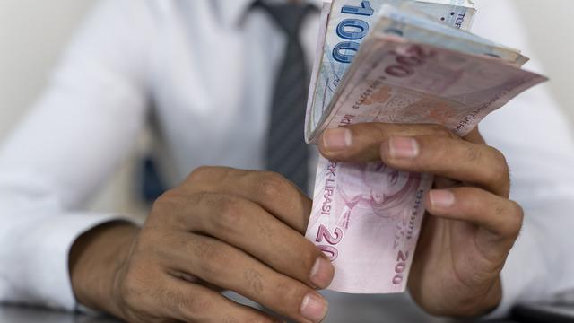 Memur maaşı yoksulluk sınırına yetmedi! Rakam 73 bin lirayı da aştı: Yüzde 80'i kiraya gidiyor