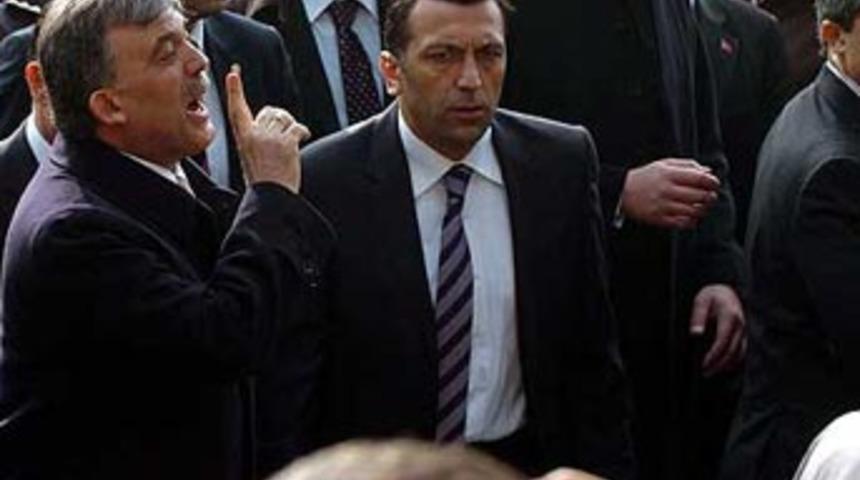 Cumhurbaşkanı G&uuml;l'&uuml; kızdıran alkış!