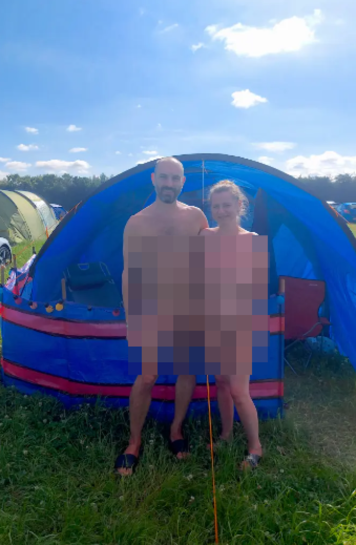 Mecbur kalmadıkça kıyafet giymediklerini söyleyen çift çırılçıplak yaşıyorlar! Natüralist çift gündem yarattı... 'Sapık değiliz' G3