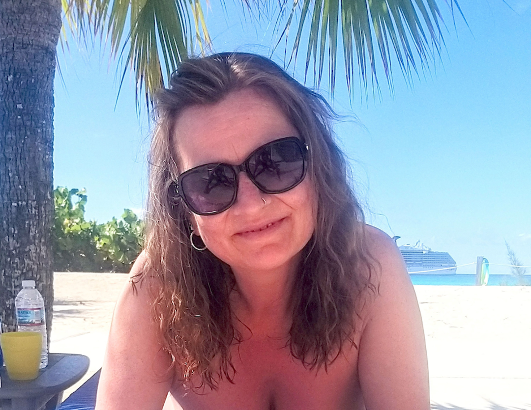 Mecbur kalmadık&ccedil;a kıyafet giymediklerini s&ouml;yleyen &ccedil;ift &ccedil;ırıl&ccedil;ıplak yaşıyorlar! Nat&uuml;ralist &ccedil;ift g&uuml;ndem yarattı... 'Sapık değiliz'