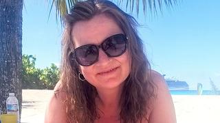 Mecbur kalmadıkça kıyafet giymediklerini söyleyen çift çırılçıplak yaşıyorlar! Natüralist çift gündem yarattı... 'Sapık değiliz'