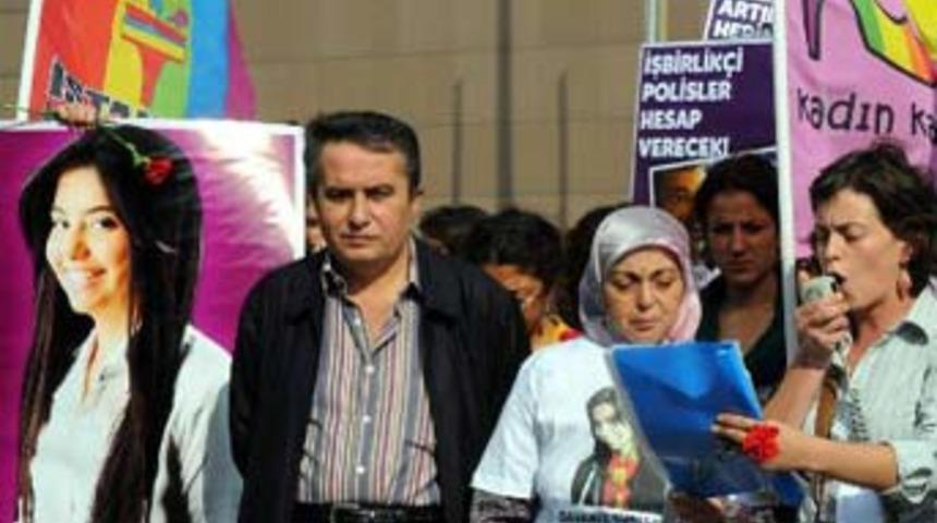 M&uuml;nevver Karabulut davasında olay &ccedil;ıktı