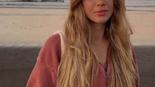 Sosyal medya fenomeni Daisy Keech'in güzelliği gün batımı manzarasını gölgede bıraktı! Hayranlarının beğenisini topladı