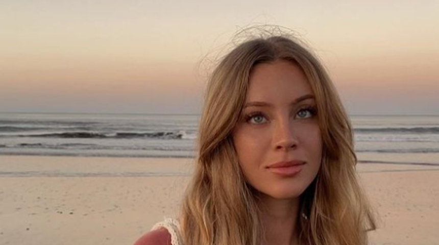 Sosyal medya fenomeni Daisy Keech'in güzelliği gün batımı manzarasını gölgede bıraktı! Hayranlarının beğenisini topladı